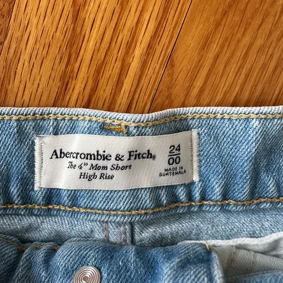 Abercrombie 4” High Rise Mom Short - Picture 3 of 3